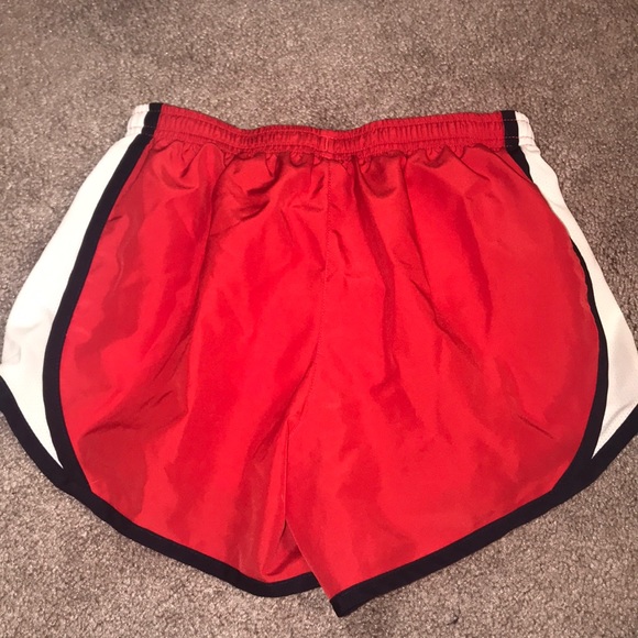 Girls Nike shorts - Picture 2 of 3